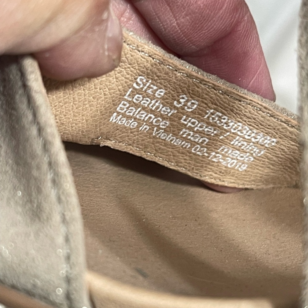 Dansko Angela Tan Metallic Nubuck Strappy Sandals. Open toe, wedge. Size 39 GUC - Picture 10 of 10